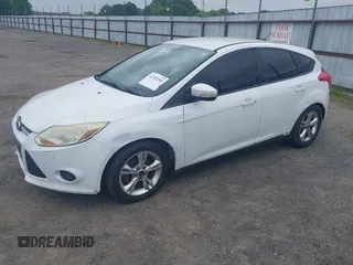 2014 Ford Focus SE z VIN 1FADP3K29EL233545, wystawiony jako IAAI lot #42282582 z przebiegiem 300 237 mil mil oraz . Historia ofert i sprzedaży dostępna na DreamBid. Obrazek 2.