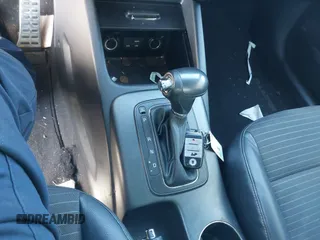 2016 Kia Forte SX с VIN KNAFZ5A35G5635456, выставлен на аукционе IAAI как лот 41656753 с пробегом 130 838 миль миль и . История ставок и продаж доступна на DreamBid. Изображение 11.