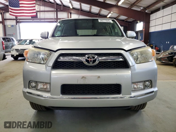 2010 Toyota 4Runner Trail z VIN JTEBU5JRXA5001972, wystawiony jako Copart lot #56277645 z przebiegiem 132 237 mil mil oraz Czysty tytuł • Clean title. Historia ofert i sprzedaży dostępna na DreamBid. Obrazek 5.