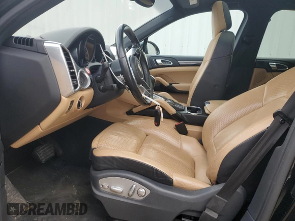 2016 Porsche Cayenne z VIN WP1AA2A29GKA15722, wystawiony jako Copart lot #43627915 z przebiegiem 125 579 mil mil oraz Szkoda całkowita • Salvage title. Historia ofert i sprzedaży dostępna na DreamBid. Obrazek 7.