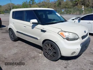 2010 Kia Soul + with VIN KNDJT2A24A7044597, listed as a IAAI auction lot 41798936 with 152,707 mi miles. Bid and sale history available at carsss.com. Image 1.