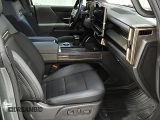 2024 GMC Hummer EV 3X with VIN 1GKB0RDC5RU100378, listed as a Copart auction lot 88601235 with 7,986 mi miles and Clean Title. Bid and sale history available at carsss.com. Image 5.