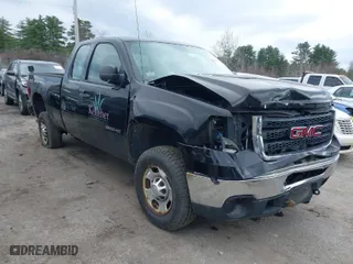2011 GMC Sierra 2500HD Work Truck with VIN 1GT22ZCG1BZ464817, listed as a IAAI auction lot 42005759 with 196,243 mi miles. Bid and sale history available at carsss.com. Image 1.