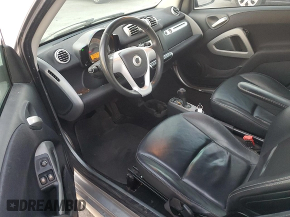 2013 Smart fortwo Passion z VIN WMEEK3BA4DK644622, wystawiony jako Copart lot #84966644 z przebiegiem 78 657 mil mil oraz Szkoda całkowita • Salvage title. Historia ofert i sprzedaży dostępna na DreamBid. Obrazek 8.