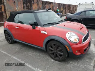 2012 MINI Convertible S z VIN WMWZP3C56CT249799, wystawiony jako Copart lot #59983605 z przebiegiem 66 756 mil mil oraz Czysty tytuł • Clean title. Historia ofert i sprzedaży dostępna na DreamBid. Obrazek 4.