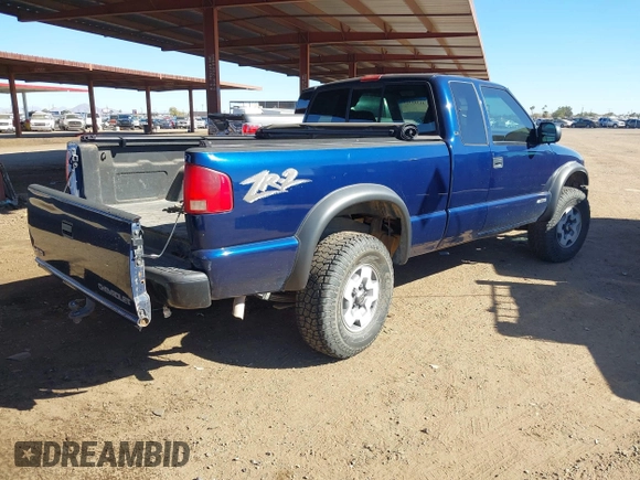 2002 Chevrolet S-10 LS with VIN 1GCCT19W428212163, listed as a IAAI auction lot 41383327 with 1 mi miles. Bid and sale history available at carsss.com. Image 4.