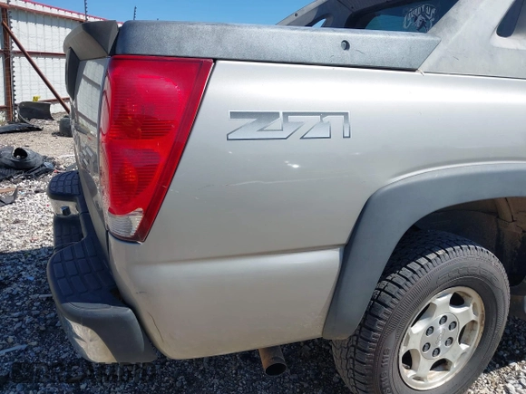 2004 Chevrolet Avalanche Z71 with VIN 3GNEK12T74G334998, listed as a IAAI auction lot 42705106 with 267,992 mi miles and . Bid and sale history available at DreamBid. Image 14.