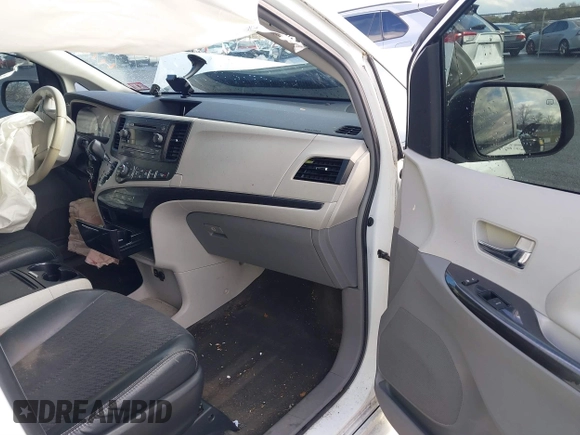 2014 Toyota Sienna SE with VIN 5TDXK3DC1ES422510, listed as a IAAI auction lot 41030376 with Not Provided miles and . Bid and sale history available at DreamBid. Image 5.