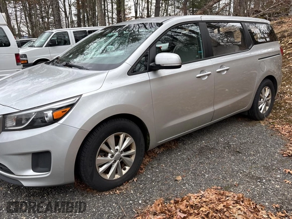 2017 Kia Sedona L with VIN KNDMA5C1XH6264738, listed as a Copart auction lot 50898905 with 151,513 mi miles and Clean Title. Bid and sale history available at carsss.com. Image 2.