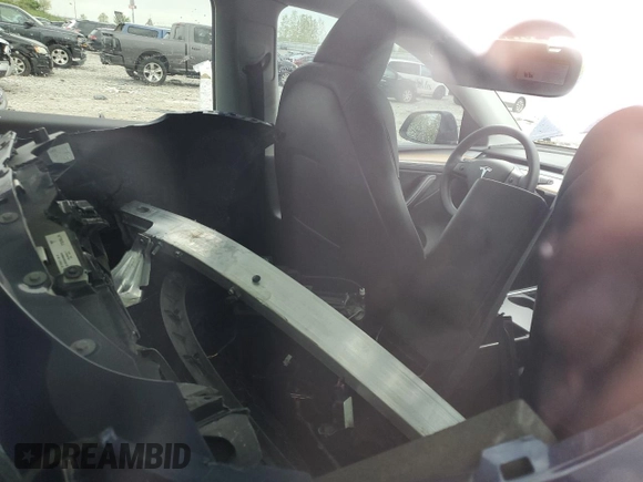 2024 Tesla Model Y Long Range с VIN 7SAYGDEE8RA226229, выставлен на аукционе Copart как лот 56722755 с пробегом Не указан миль и Списание • Salvage title. История ставок и продаж доступна на DreamBid. Изображение 8.