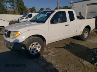 2007 Nissan Frontier SE z VIN 1N6AD06U57C401679, wystawiony jako Copart lot #42150065 z przebiegiem 235 599 mil mil oraz Czysty tytuł • Clean title. Historia ofert i sprzedaży dostępna na DreamBid. Obrazek 1.