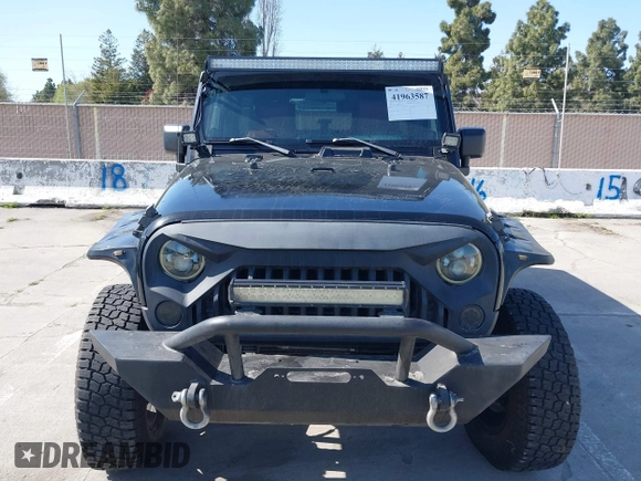 2008 Jeep Wrangler Unlimited Sahara with VIN 1J8GA59168L587554, listed as a IAAI auction lot 41963587 with 189,943 mi miles and . Bid and sale history available at DreamBid. Image 12.