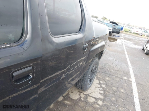 2013 Honda Ridgeline RTS with VIN 5FPYK1F46DB015386, listed as a IAAI auction lot 41928477 with 275,963 mi miles. Bid and sale history available at carsss.com. Image 6.