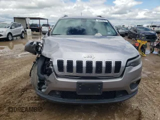 2019 Jeep Cherokee Latitude Plus z VIN 1C4PJMLX5KD331230, wystawiony jako Copart lot #56029515 z przebiegiem 84 912 mil mil oraz Szkoda całkowita • Salvage title. Historia ofert i sprzedaży dostępna na DreamBid. Obrazek 5.