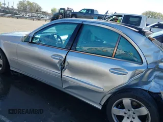 2006 Mercedes-Benz E-Class 3.5L with VIN WDBUF56J46A871031, listed as a IAAI auction lot 41892688 with 1 mi miles. Bid and sale history available at carsss.com. Image 14.