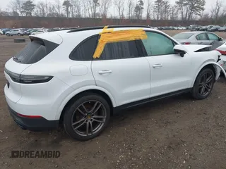 2023 Porsche Cayenne z VIN WP1AA2AY4PDA04474, wystawiony jako IAAI lot #41728559 z przebiegiem 19 514 mil mil oraz . Historia ofert i sprzedaży dostępna na DreamBid. Obrazek 4.