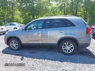 2015 Kia Sorento LX with VIN 5XYKTCA67FG585974, listed as a IAAI auction lot 42648014 with 106,193 mi miles and . Bid and sale history available at DreamBid. Image 14.
