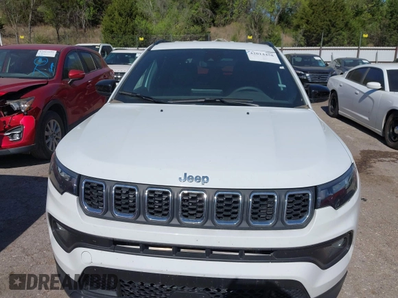 2024 Jeep Compass Latitude with VIN 3C4NJDBN1RT109571, listed as a IAAI auction lot 42014458 with 23,419 mi miles. Bid and sale history available at carsss.com. Image 6.