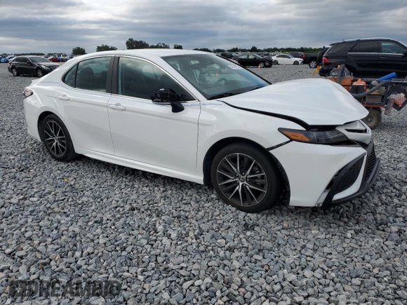 2024 Toyota Camry SE with VIN 4T1G11AK2RU862056, listed as a Copart auction lot 51670125 with 26,724 mi miles and Salvage Title. Bid and sale history available at carsss.com. Image 4.