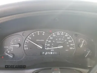 2000 Ford Explorer Eddie Bauer z VIN 1FMZU74E3YZB27368, wystawiony jako Copart lot #45900545 z przebiegiem 154 651 mil mil oraz Szkoda całkowita • Salvage title. Historia ofert i sprzedaży dostępna na DreamBid. Obrazek 9.
