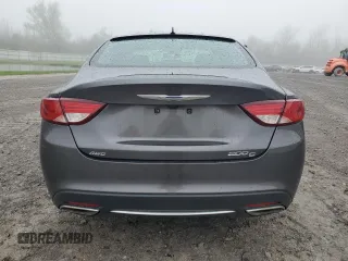 2015 Chrysler 200 C z VIN 1C3CCCEG8FN583462, wystawiony jako Copart lot #55586005 z przebiegiem 117 347 mil mil oraz Szkody całkowita. Historia ofert i sprzedaży dostępna na DreamBid. Obrazek 6.