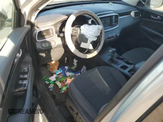 2019 Kia Sorento LX z VIN 5XYPG4A50KG463698, wystawiony jako Copart lot #50088435 z przebiegiem 68 787 mil mil oraz Szkoda całkowita • Salvage title. Historia ofert i sprzedaży dostępna na DreamBid. Obrazek 8.