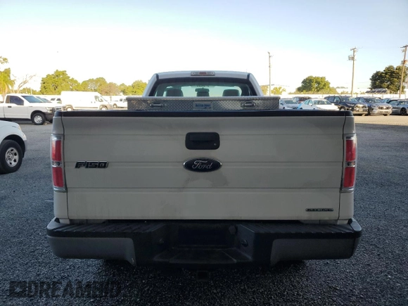 2012 Ford F-150 XL z VIN 1FTMF1CM9CKE38514, wystawiony jako Copart lot #61494525 z przebiegiem 255 155 mil mil oraz Czysty tytuł • Clean title. Historia ofert i sprzedaży dostępna na DreamBid. Obrazek 6.