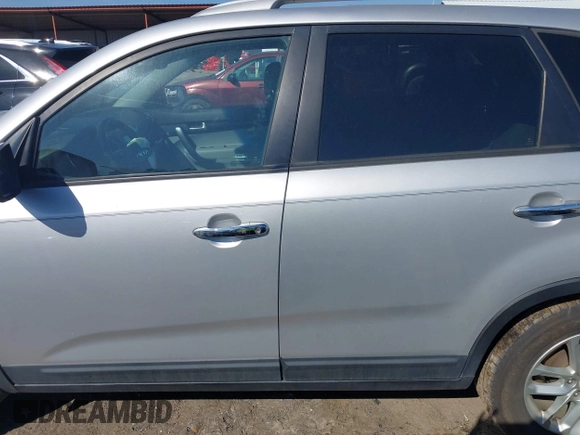 2014 Kia Sorento LX z VIN 5XYKT3A69EG437937, wystawiony jako IAAI lot #41834416 z przebiegiem 208 671 mil mil oraz . Historia ofert i sprzedaży dostępna na DreamBid. Obrazek 15.