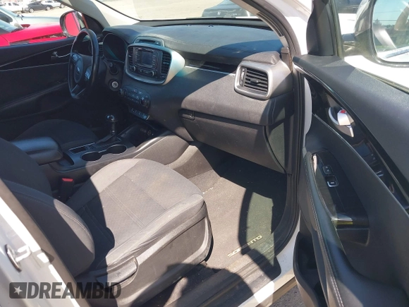 2016 Kia Sorento LX with VIN 5XYPGDA35GG060533, listed as a IAAI auction lot 42033268 with 183,057 mi miles. Bid and sale history available at carsss.com. Image 5.