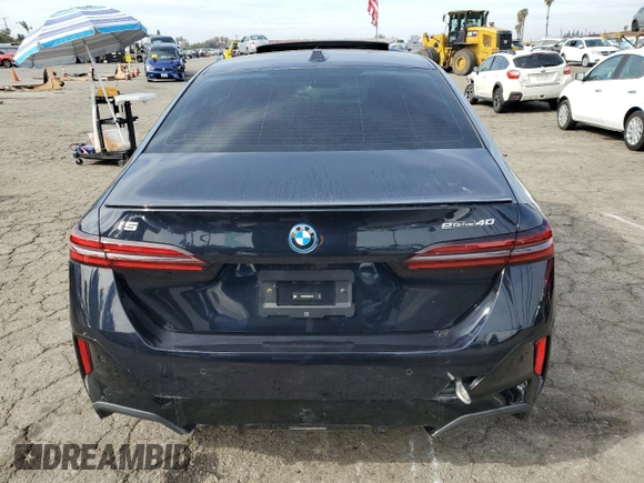 2024 BMW i5 eDrive40 z VIN WBY33FK03RCR93119, wystawiony jako Copart lot #43586895 z przebiegiem 2 266 mil mil oraz Szkoda całkowita • Salvage title. Historia ofert i sprzedaży dostępna na DreamBid. Obrazek 6.