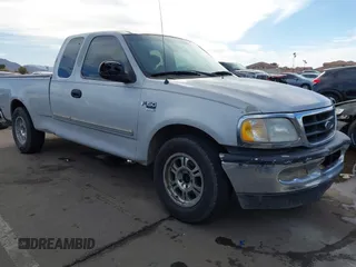 2001 Ford F-150 XL z VIN 1FTRX17W61NA73638, wystawiony jako IAAI lot #41543338 z przebiegiem Nie podano mil oraz . Historia ofert i sprzedaży dostępna na DreamBid. Obrazek 1.
