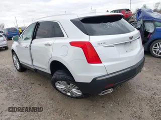 2019 Cadillac XT5 Premium Luxury FWD z VIN 1GYKNERS1KZ290754, wystawiony jako IAAI lot #41816074 z przebiegiem 91 585 mil mil oraz . Historia ofert i sprzedaży dostępna na DreamBid. Obrazek 3.