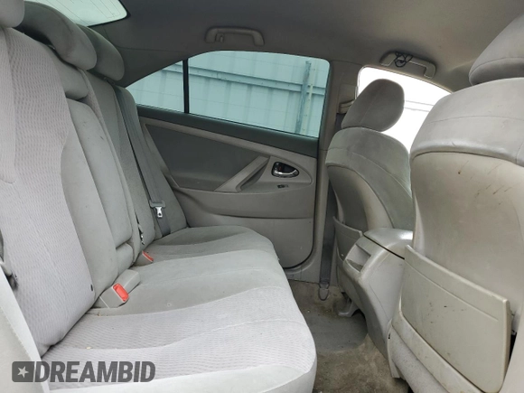 2010 Toyota Camry z VIN 4T1BF3EK4AU075728, wystawiony jako Copart lot #53167255 z przebiegiem 177 346 mil mil oraz Szkoda całkowita • Salvage title. Historia ofert i sprzedaży dostępna na DreamBid. Obrazek 10.