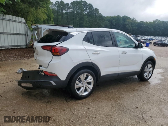 2025 Buick Encore GX Preferred z VIN KL4AMBSL1SB182773, wystawiony jako Copart lot #61030435 z przebiegiem 4 328 mil mil oraz Czysty tytuł • Clean title. Historia ofert i sprzedaży dostępna na DreamBid. Obrazek 3.