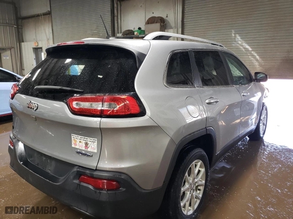 2015 Jeep Cherokee Latitude with VIN 1C4PJLCBXFW596783, listed as a Copart auction lot 48698245 with 122,797 mi miles and Salvage Title. Bid and sale history available at carsss.com. Image 3.