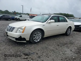 2011 Cadillac DTS Luxury Collection z VIN 1G6KD5E64BU121197, wystawiony jako Copart lot #58212335 z przebiegiem 141 055 mil mil oraz Tytuł czysty. Historia ofert i sprzedaży dostępna na DreamBid. Obrazek 1.