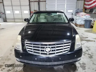 2008 Cadillac DTS 1SC z VIN 1G6KD57Y88U181183, wystawiony jako Copart lot #53948845 z przebiegiem Nie podano mil oraz Szkoda całkowita • Salvage title. Historia ofert i sprzedaży dostępna na DreamBid. Obrazek 5.