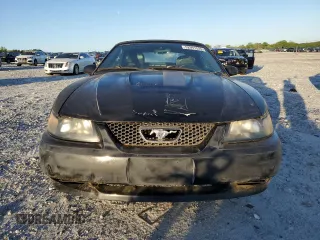 2004 Ford Mustang Deluxe z VIN 1FAFP44654F143868, wystawiony jako Copart lot #52991535 z przebiegiem 167 015 mil mil oraz Czysty tytuł • Clean title. Historia ofert i sprzedaży dostępna na DreamBid. Obrazek 5.