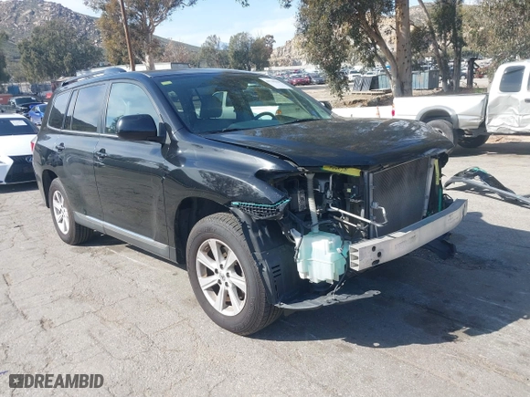 2013 Toyota Highlander with VIN 5TDZK3EH4DS135471, listed as a IAAI auction lot 41746204 with 117,922 mi miles. Bid and sale history available at carsss.com. Image 1.