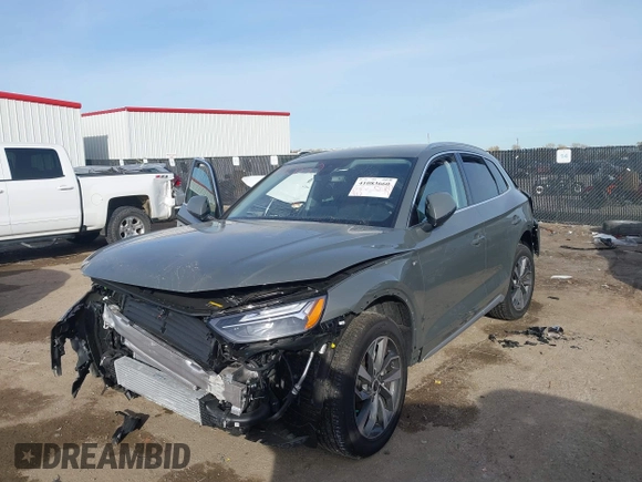 2024 Audi Q5 S line Premium z VIN WA1GAAFY7R2126513, wystawiony jako IAAI lot #41083660 z przebiegiem 927 mil mil oraz . Historia ofert i sprzedaży dostępna na DreamBid. Obrazek 6.