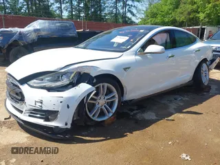 2013 Tesla Model S z VIN 5YJSA1CN6DFP21076, wystawiony jako IAAI lot #41984834 z przebiegiem 154 662 mil mil oraz . Historia ofert i sprzedaży dostępna na DreamBid. Obrazek 21.