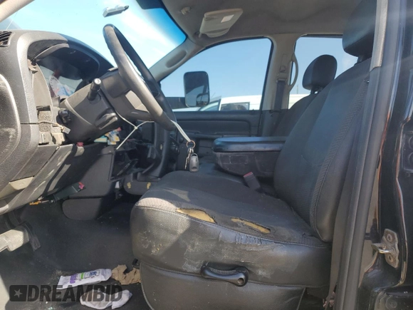 2005 Dodge 2500 ST z VIN 3D7KR28C25G792816, wystawiony jako Copart lot #49636695 z przebiegiem 180 802 mil mil oraz Szkoda całkowita • Salvage title. Historia ofert i sprzedaży dostępna na DreamBid. Obrazek 7.