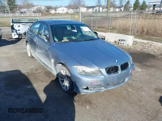 2011 BMW 3 Series 328i xDrive z VIN WBAPK5C54BA660498, wystawiony jako IAAI lot #41883414 z przebiegiem 140 938 mil mil oraz . Historia ofert i sprzedaży dostępna na DreamBid. Obrazek 1.