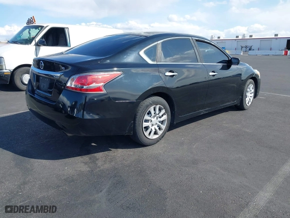 2015 Nissan Altima 2.5 with VIN 1N4AL3AP2FC208502, listed as a IAAI auction lot 41946673 with 121,214 mi miles. Bid and sale history available at carsss.com. Image 4.