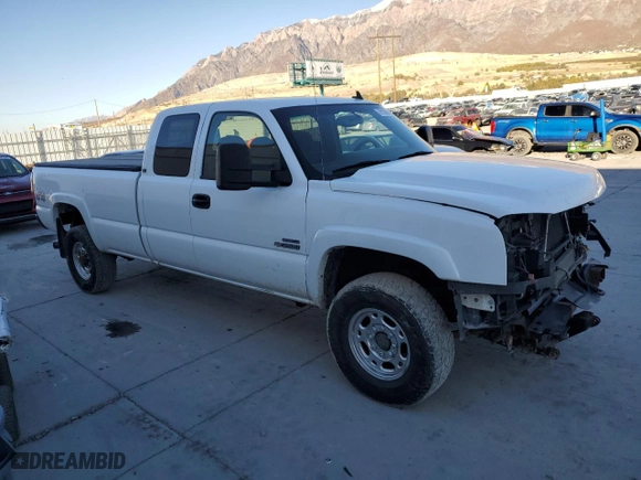 2006 Chevrolet Silverado 3500 SRW LT3 with VIN 1GCHK39DX6E233268, listed as a Copart auction lot 79136634 with 281,339 mi miles and Salvage Title. Bid and sale history available at carsss.com. Image 4.