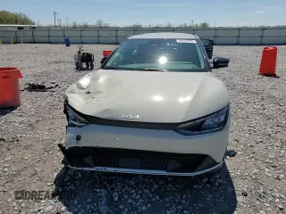 2024 Kia EV6 Light Long Range z VIN KNDC34LAXR5218298, wystawiony jako Copart lot #50439705 z przebiegiem 8 036 mil mil oraz Szkoda całkowita • Salvage title. Historia ofert i sprzedaży dostępna na DreamBid. Obrazek 11.