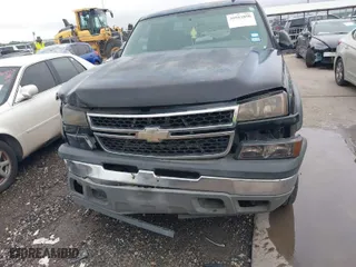 2007 Chevrolet Silverado 1500 Classic LT2 with VIN 1GCEK19Z87Z203649, listed as a IAAI auction lot 39912850 with 250,008 mi miles. Bid and sale history available at carsss.com. Image 13.