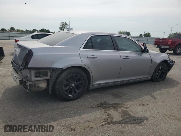 2016 Chrysler 300 Limited z VIN 2C3CCAAG1GH233711, wystawiony jako Copart lot #53933315 z przebiegiem 246 395 mil mil oraz Szkoda całkowita • Salvage title. Historia ofert i sprzedaży dostępna na DreamBid. Obrazek 3.