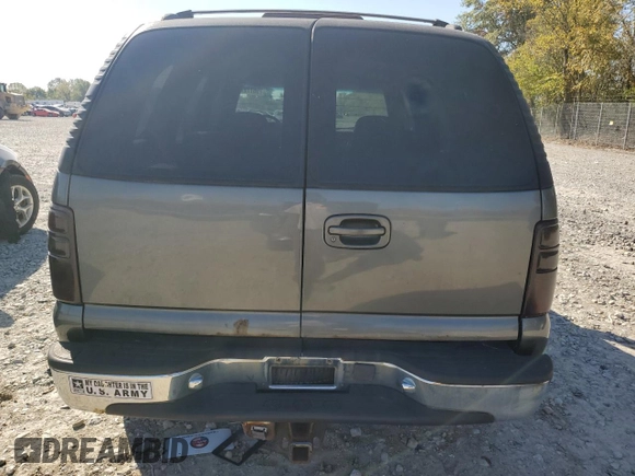 2002 Chevrolet Tahoe LT with VIN 1GNEK13Z32R130263, listed as a Copart auction lot 75677274 with 215,534 mi miles and Clean Title. Bid and sale history available at carsss.com. Image 6.