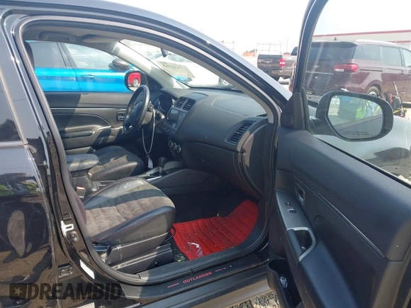 2018 Mitsubishi Outlander SE with VIN JA4AP3AW8JU024233, listed as a IAAI auction lot 42372765 with 104,655 mi miles and . Bid and sale history available at DreamBid. Image 5.